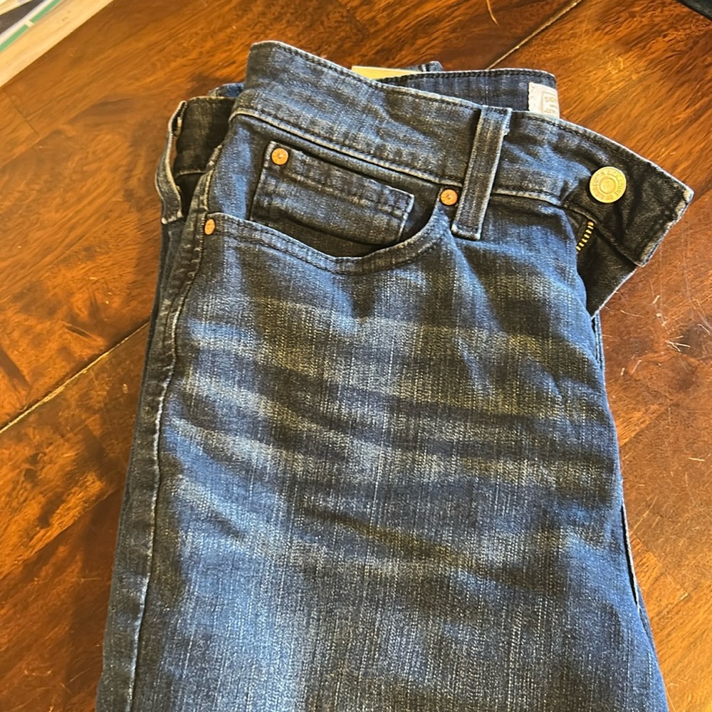 size 8 Levi’s jeans, skinny fit.